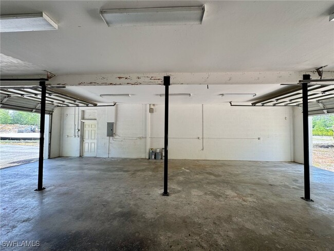 Building Photo - 6560 Sandalwood Ln
