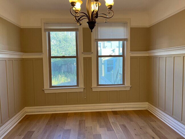 Building Photo - 445 Chestnut St