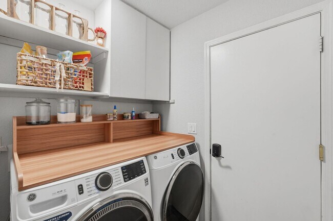 Building Photo - FURNISHED 2 Bedrooms plus den/loft & Private Pool