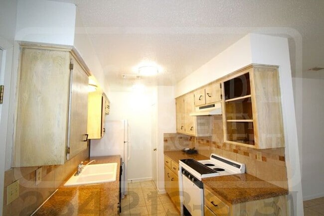 Building Photo - 2302 Hunt Dr