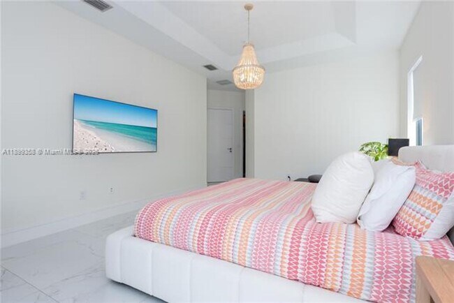 Building Photo - 17320 SW 92nd Ct