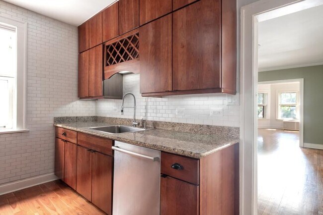 Building Photo - 2 bedroom in Evanston IL 60202