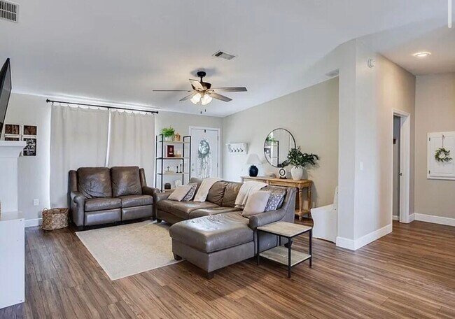 Building Photo - 2010 S Montana Cir