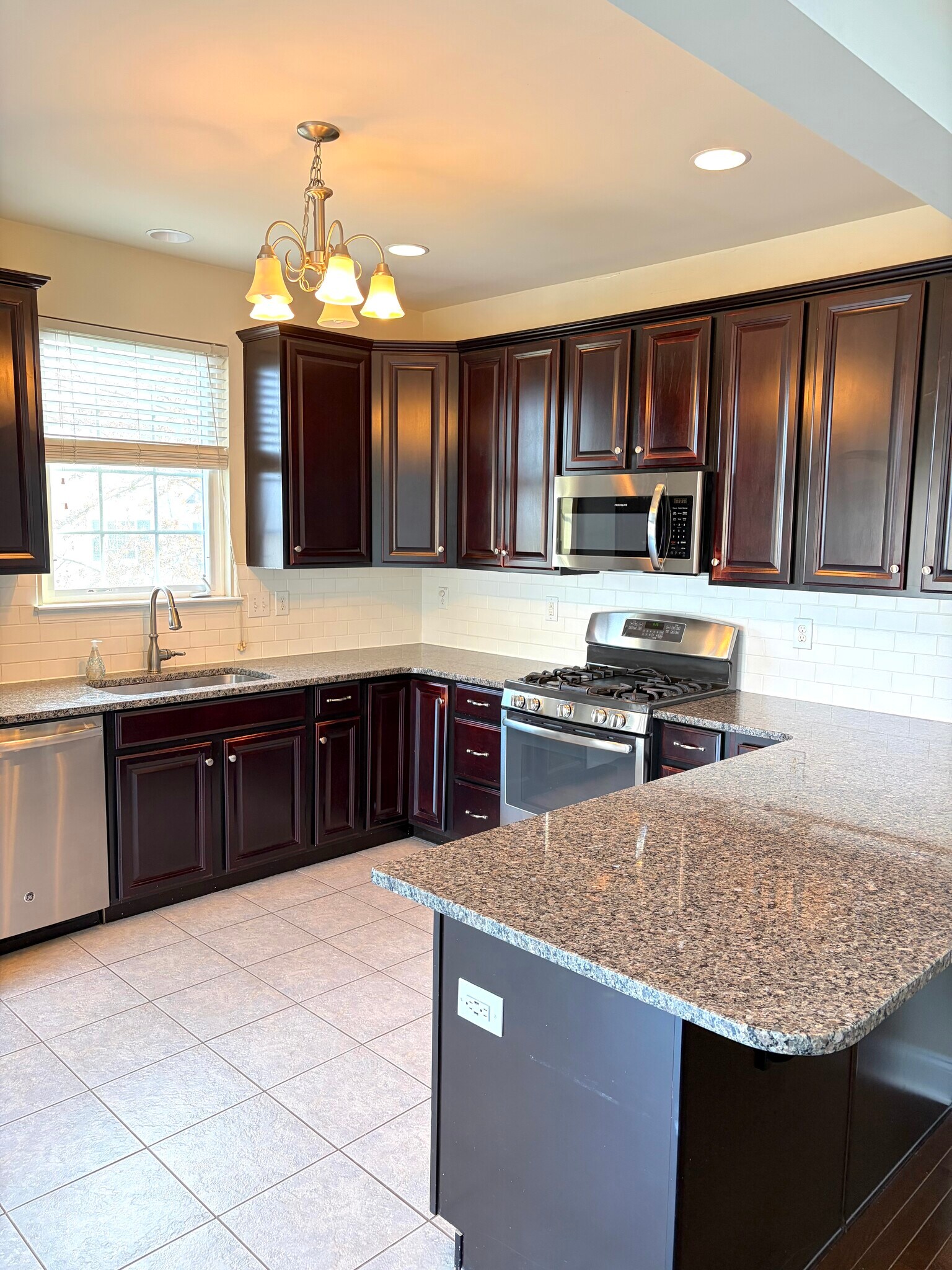 Building Photo - 6137 Valley Forge Dr