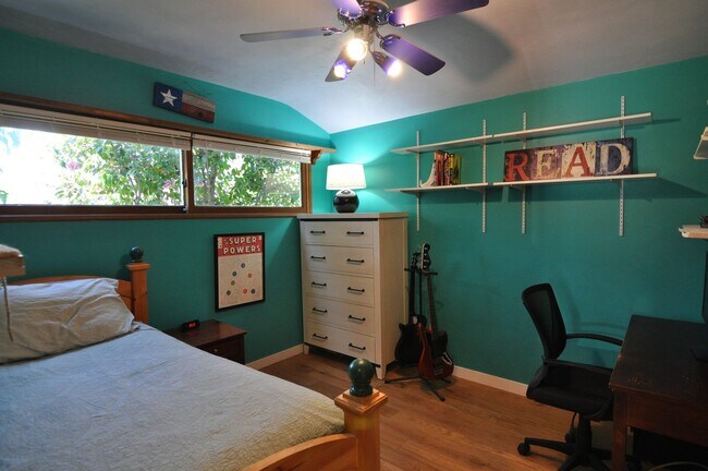 Building Photo - 4 Bedroom Pool Home for Rent in Woodland H...