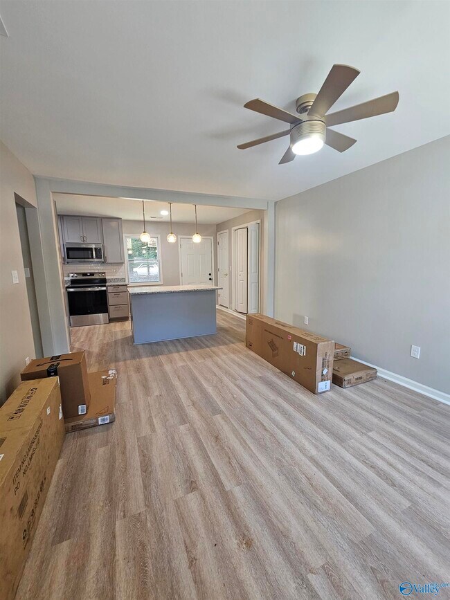 Building Photo - 3210 Delia Ln NW