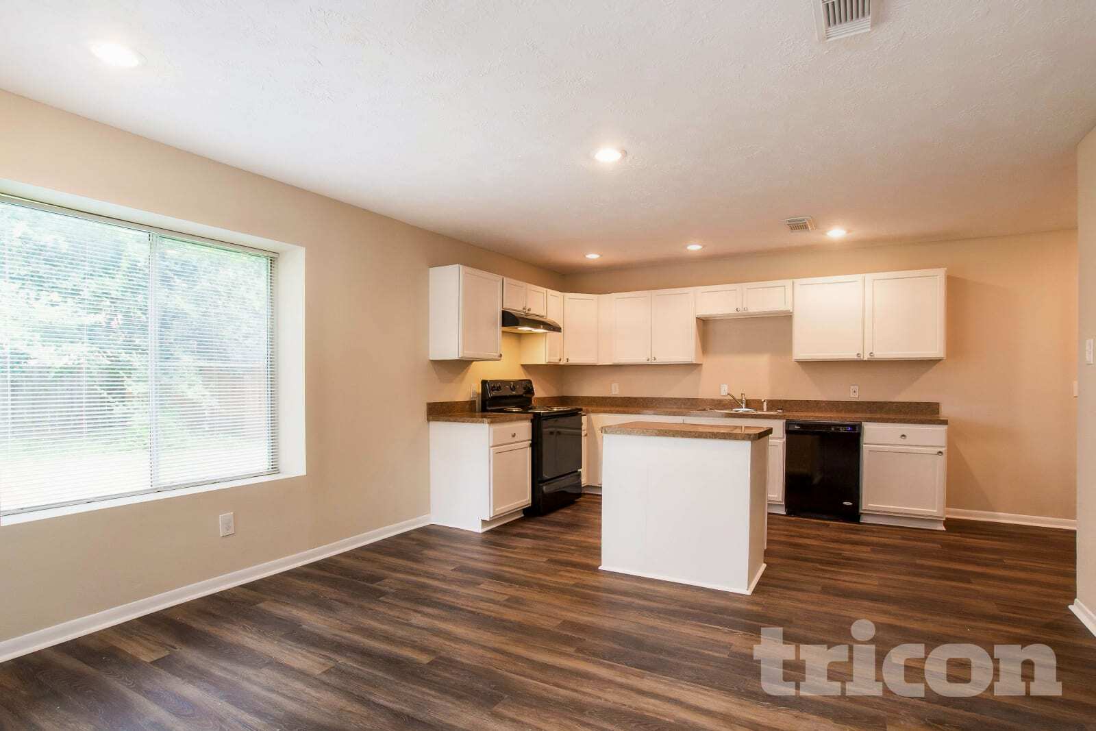 Building Photo - 3623 Village Grove Dr