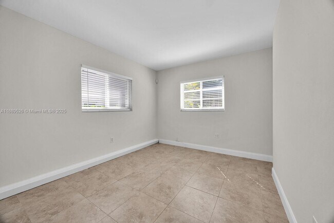 Building Photo - 940 Sevilla Ave