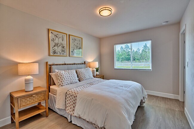 Building Photo - NEW HOME! 3/2  in Hawthorne