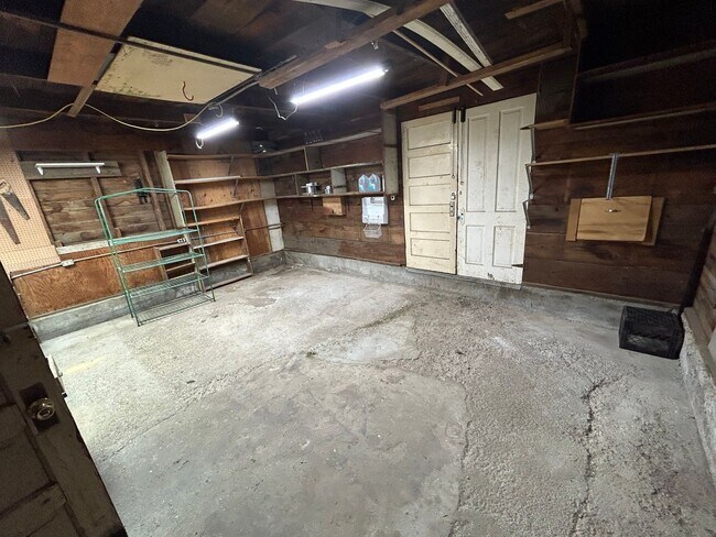 Building Photo - Charming 4 bed/1.5 bath home for rent
