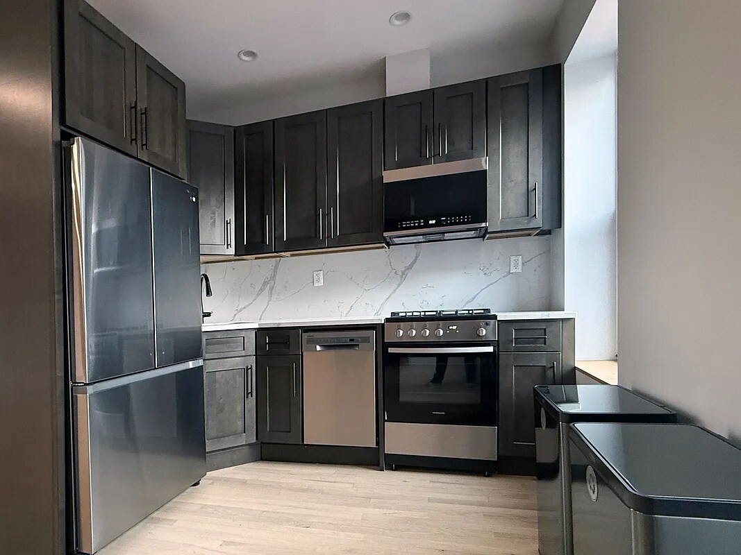 Kitchen - 461 3rd Ave