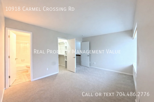 Building Photo - 10918 Carmel Crossing Rd