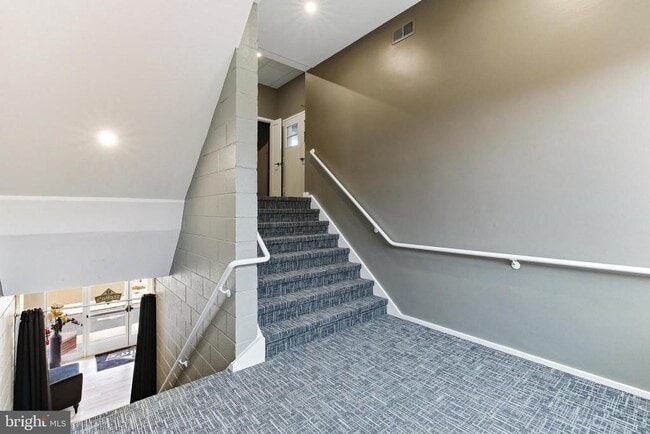 Primary Photo - 201 Broadway