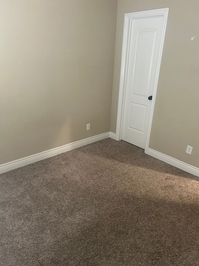 Building Photo - 13 Overseer Ct