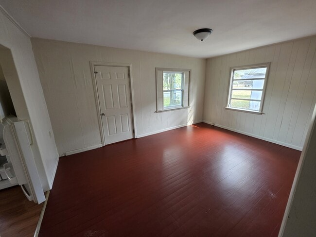 Building Photo - 211 W Main St