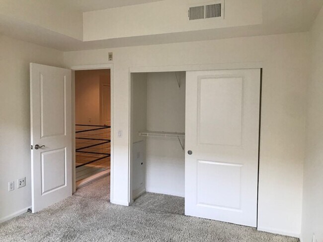 Building Photo - 2BR + 2 1/2BA CONDO AVAILABLE NOW IN BURBANK!