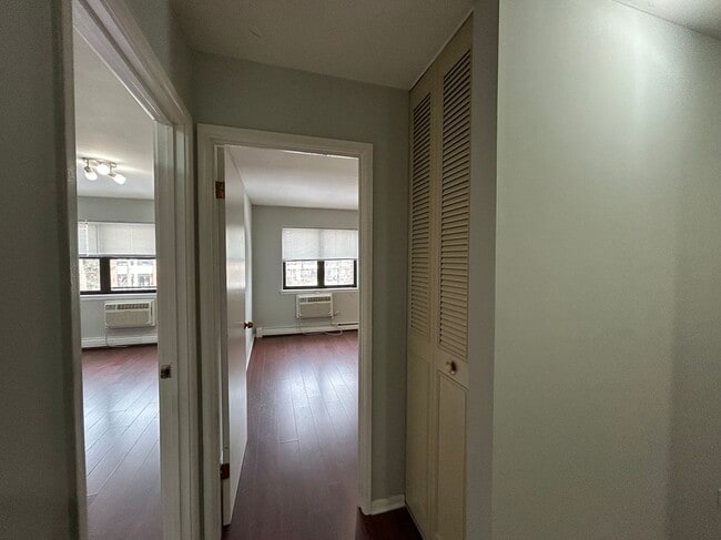 Building Photo - 696 Elm Pl