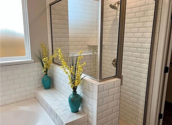 Building Photo - 2 story custom home  Available 9/24/25