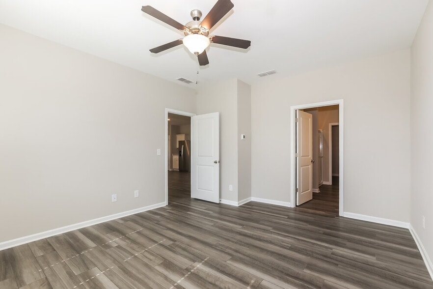 Building Photo - 39 Hyde Park