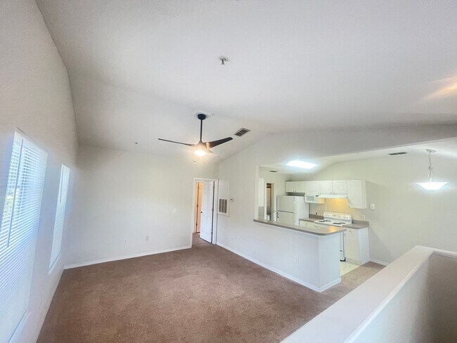 Building Photo - 1 Bedroom / 1 Bath Condo in Gated Communit...