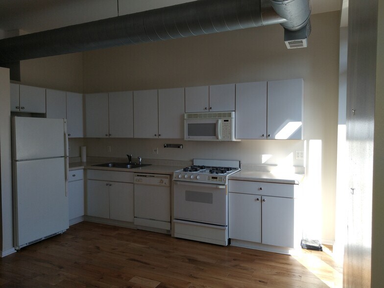 Building Photo - 5200 S Ellis Ave