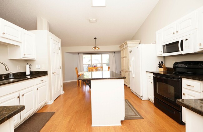 Building Photo - Silver Oaks Community