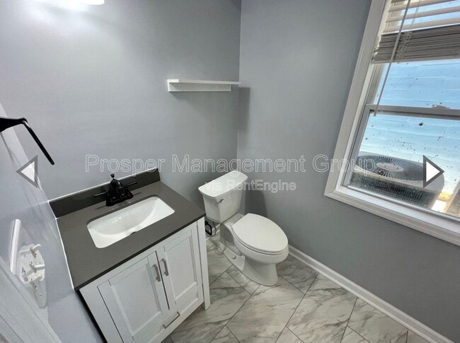 Building Photo - 86 Romney St