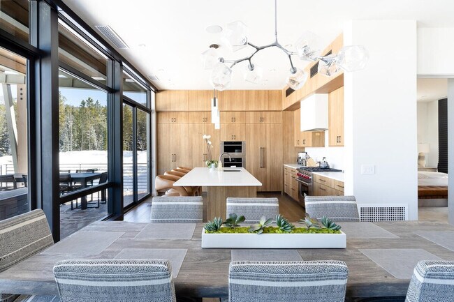 Building Photo - 10 Tree Line Ln