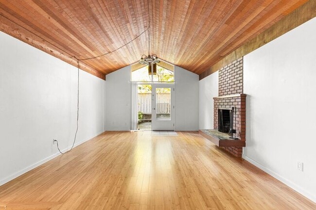 Building Photo - 6780 SW Canyon Terrace