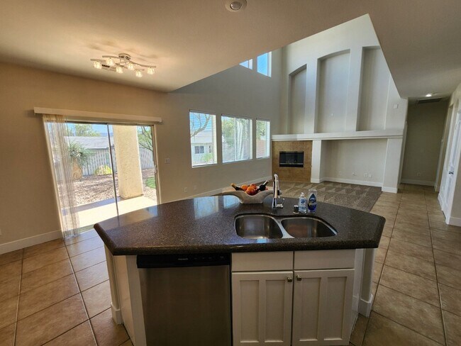 Building Photo - In the Heart of Green Valley Ranch