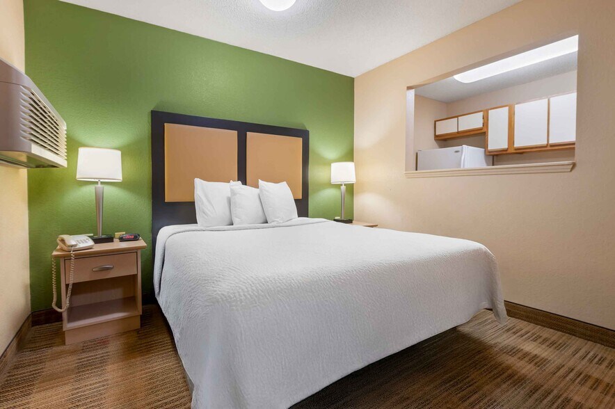 Building Photo - Furnished Studio-Evansville - East