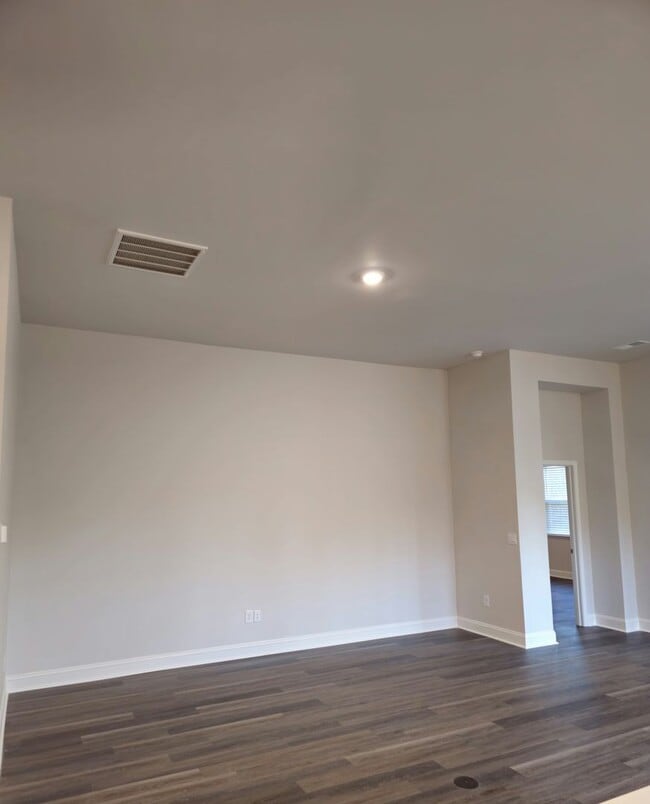 Building Photo - Live the Dream: Luxury Golf Course Living Awaits!