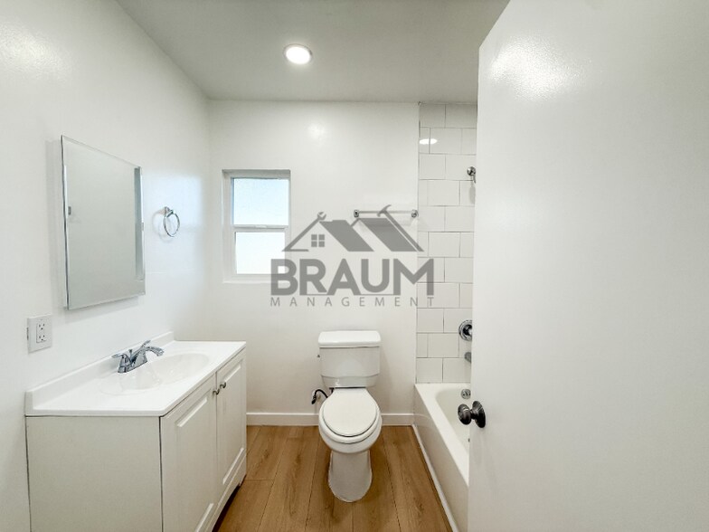 Building Photo - 13115 Oxnard St