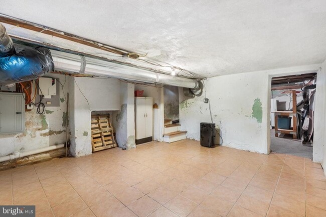 Building Photo - 2734 Edgemont St