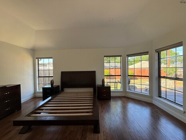 Building Photo - 19 Pilot Point Dr