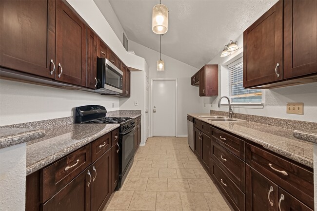 Building Photo - 2714 S Brompton Dr