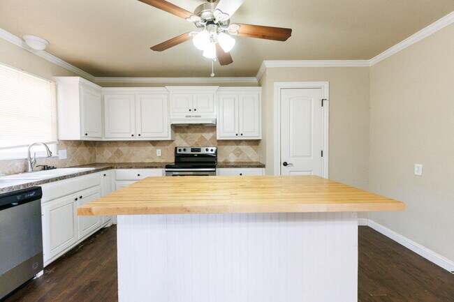 Building Photo - 2505 52nd St