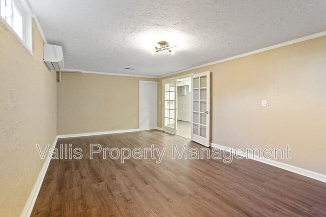 Building Photo - 1025 Terrace Dr NW