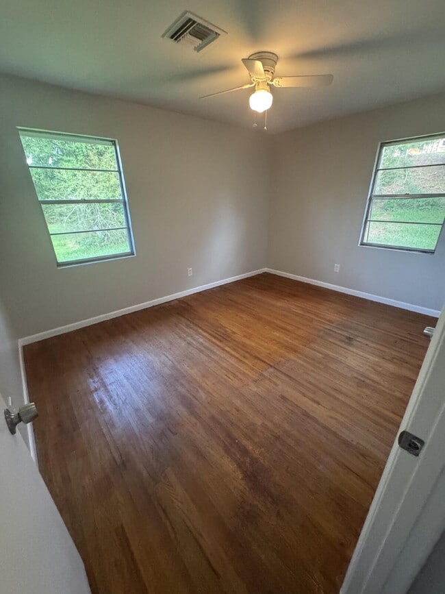 Building Photo - Updated 3 bed/2 bath with Carport
