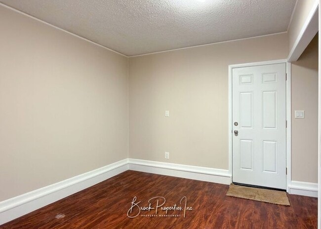 Building Photo - 7865 Apollo Dr