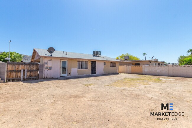Building Photo - 2Bed/2Bath House at 24th St/Baseline! Appl...