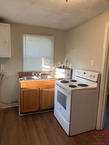 Building Photo - 4020 Kirkland Ave