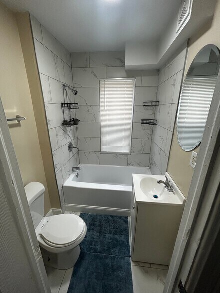 Building Photo - 18 Roberts St