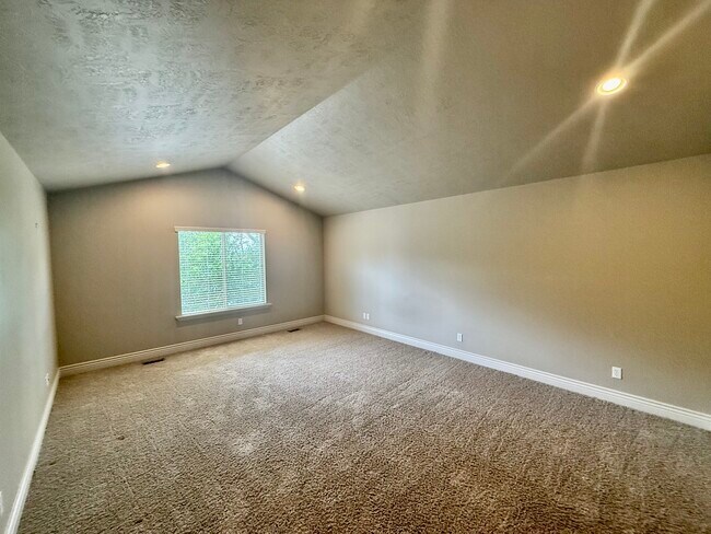 Building Photo - 2034 E 4500 S