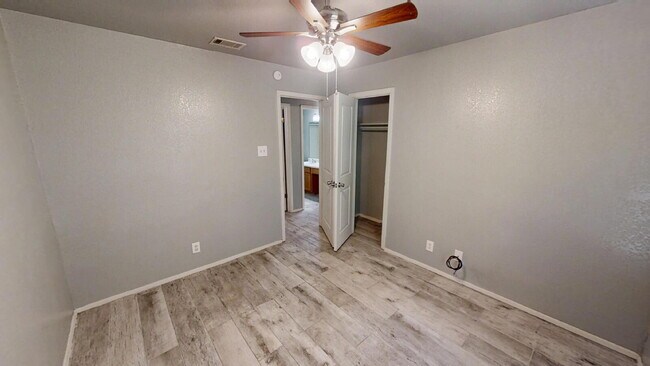 Building Photo - Welcome to your next home!