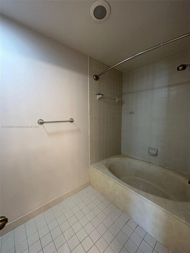 Building Photo - 8265 NW 70th St