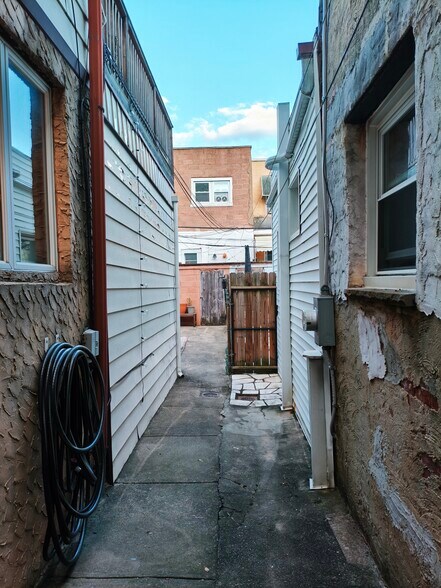 Building Photo - 1711 S 13th St