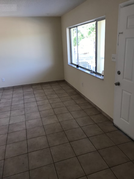 Building Photo - 411 S Nimbus Ave