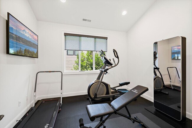Building Photo - 4bd/4.75ba Bellevue House