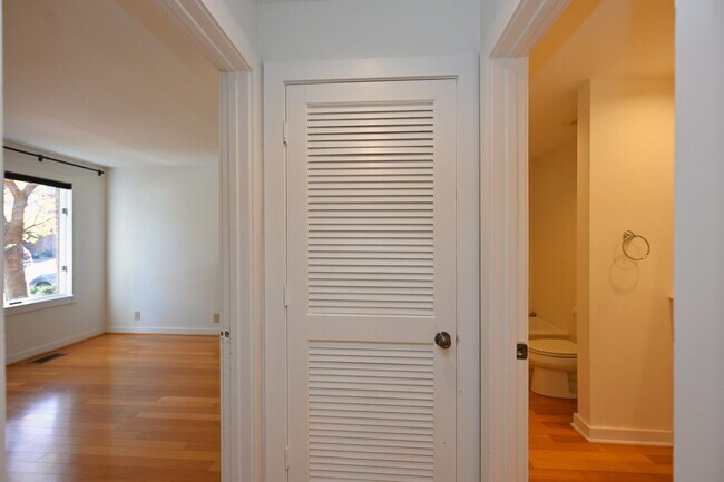 Building Photo - **PERFECTLY SITUATED TOWNHOME IN GREEN HIL...